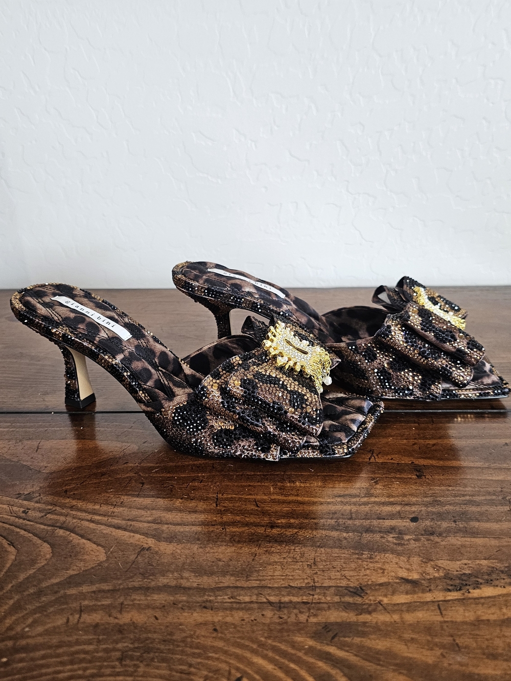 Gianni Bini Leopard Print Bow Heel Shoes Jewel/Rhinestone Women's Sz 6, 6.5, 7.5 - Picture 2 of 9